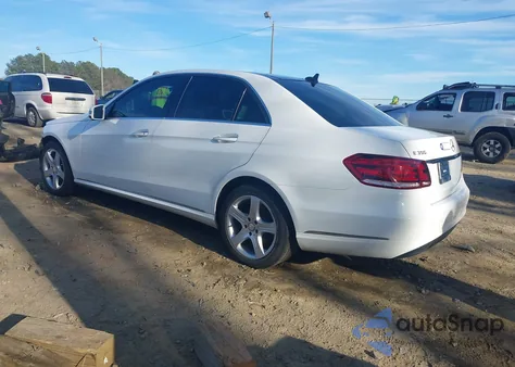 2014 Mercedes-Benz E 350 z USA, uszkodzony, nr VIN WDDHF5KB6EB027492